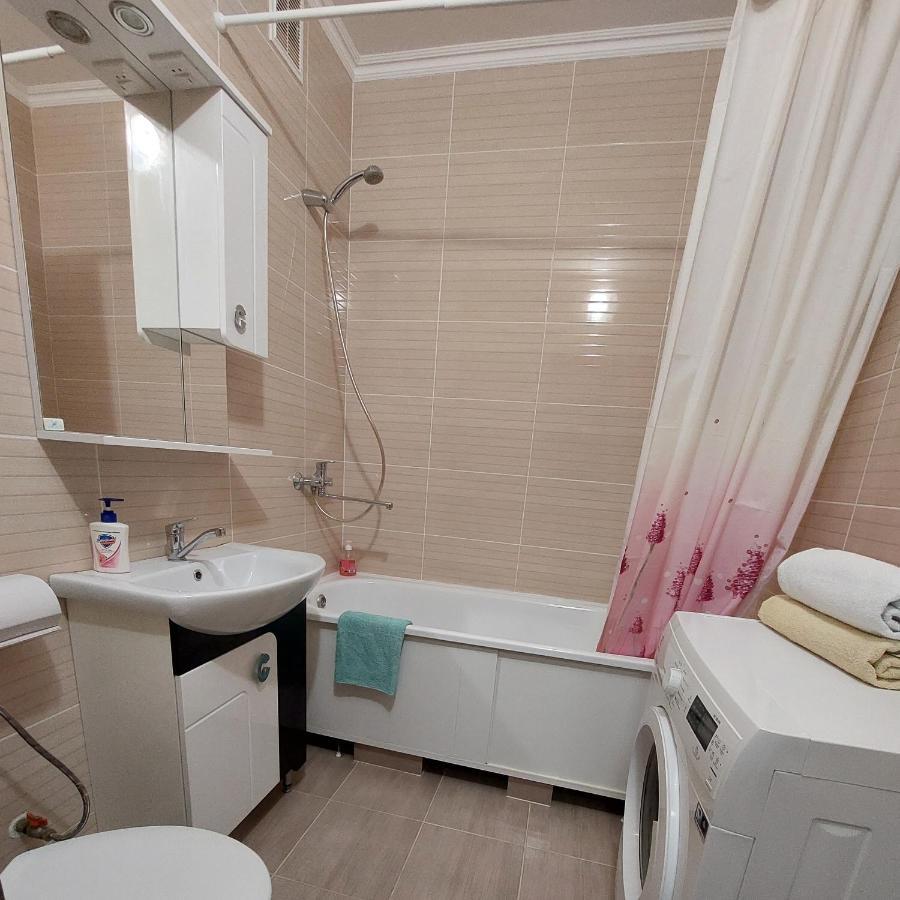 Новобудова Центр Apartment Lutsk Exterior photo