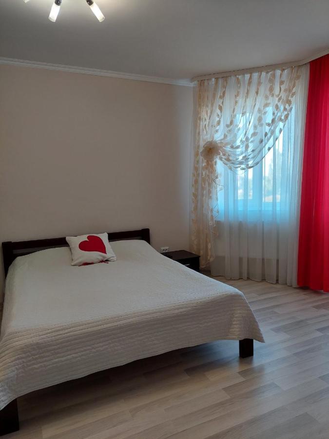 Новобудова Центр Apartment Lutsk Exterior photo